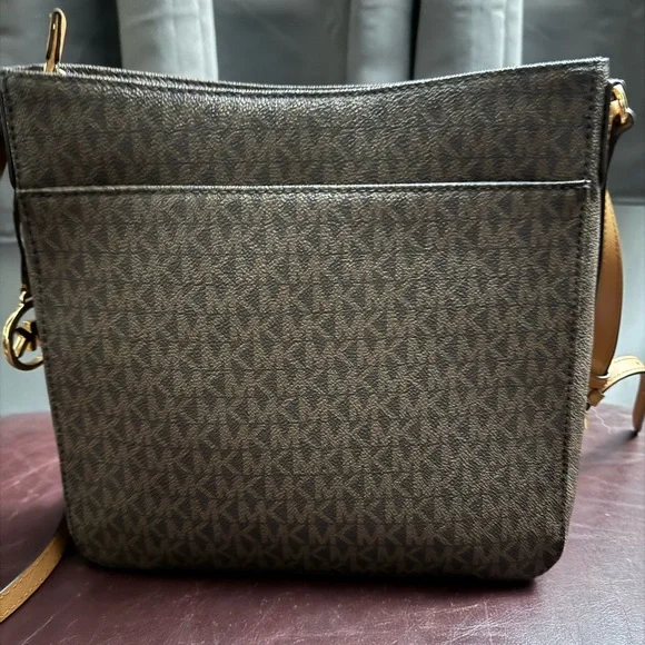 Michael Kors cross body - Picture 3 of 6